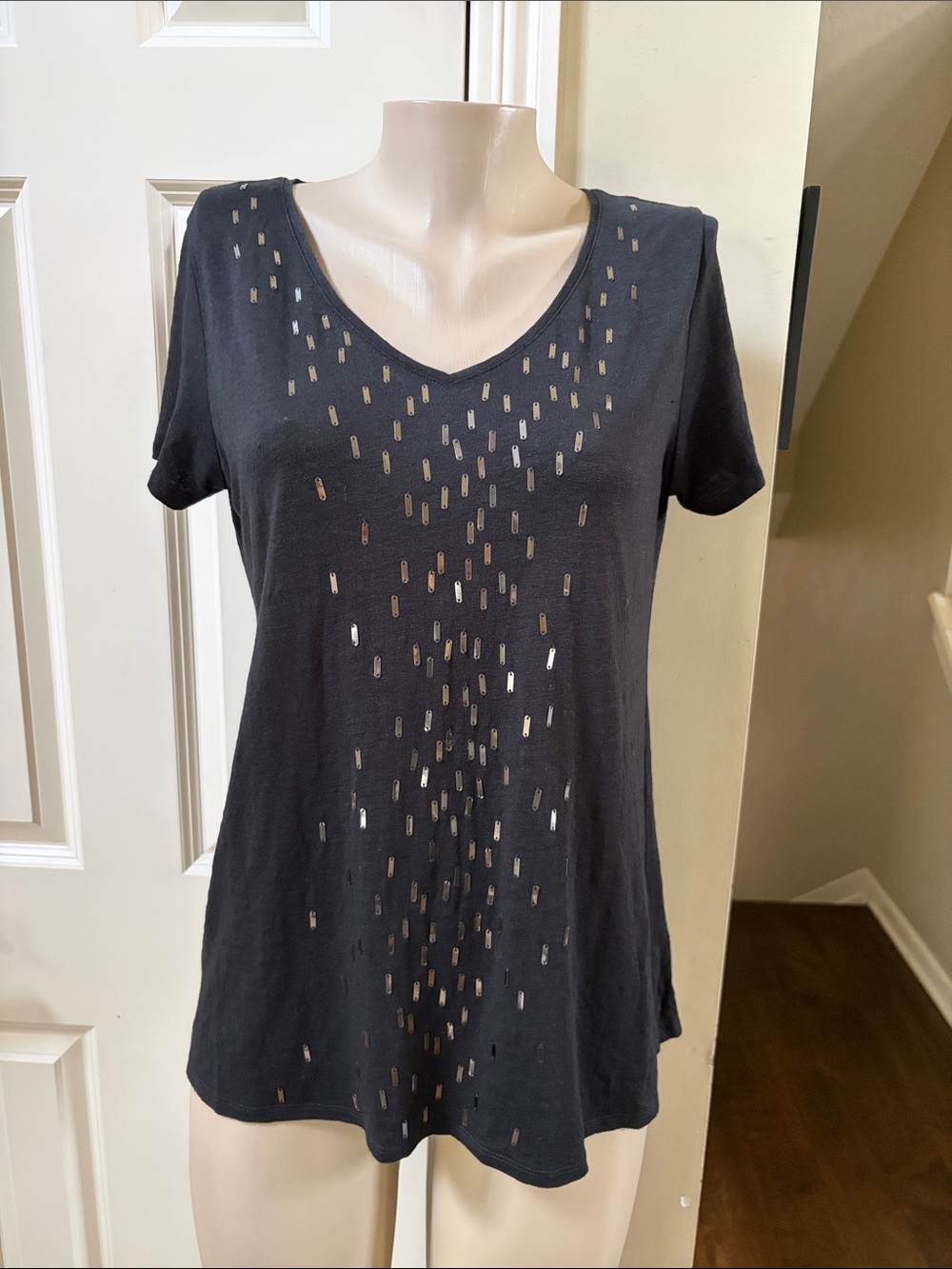 Eileen Fisher Black Short-Sleeve Vneck Neck Top with Silver disc Detail, med
